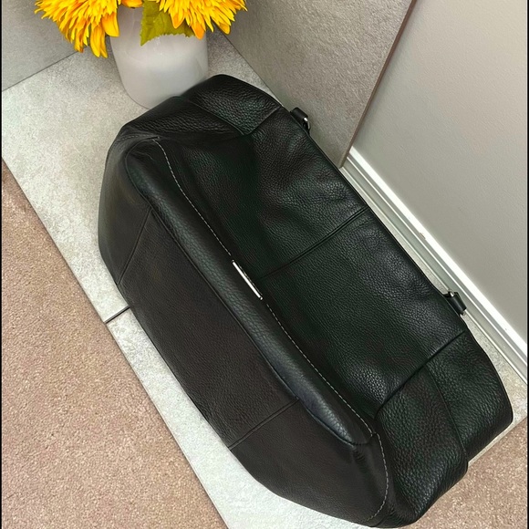 VGUC Coach authentic leather bag. 17 x 9h x 6w”. 9” drop handles. - Picture 4 of 4